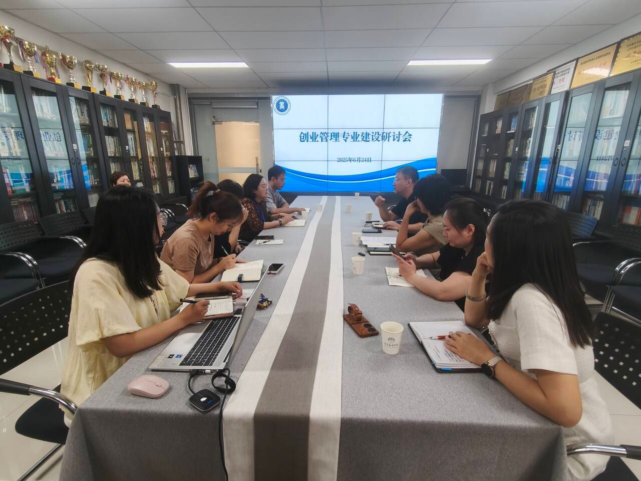 国际商学院与创新创业学院联合召开创业管理专业建设研讨会